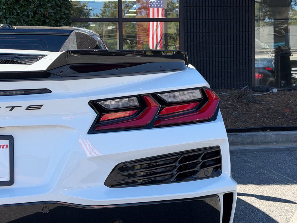 Used 2025 Chevrolet Corvette Z06 RWD image 16