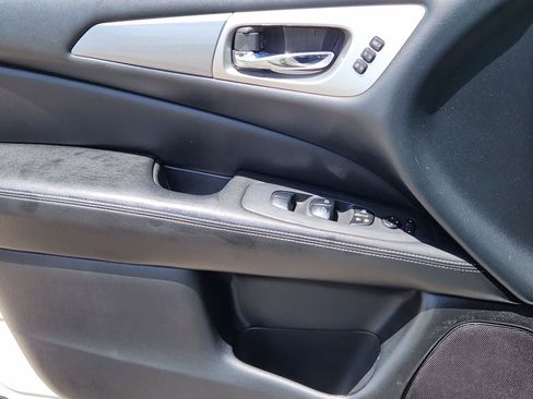 Used 2020 Nissan Pathfinder SL FWD image 23