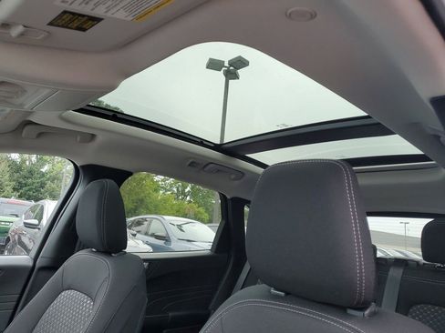 Used 2025 Ford Escape Active w/ Active Premium Tech Pack image 9