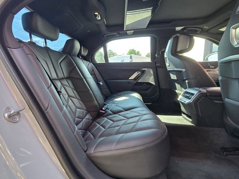 Used 2024 BMW 760i xDrive w/ Executive Package image 20