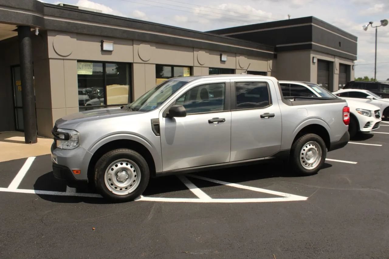 Used 2022 Ford Maverick XL FWD image 1