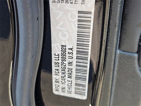 Used 2023 Jeep Grand Cherokee L Laredo image 30