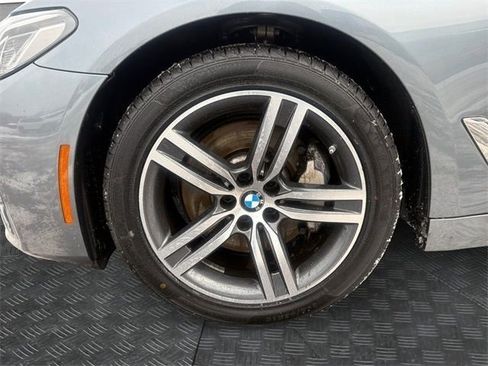 Used 2022 BMW 530i xDrive w/ Premium Package image 14