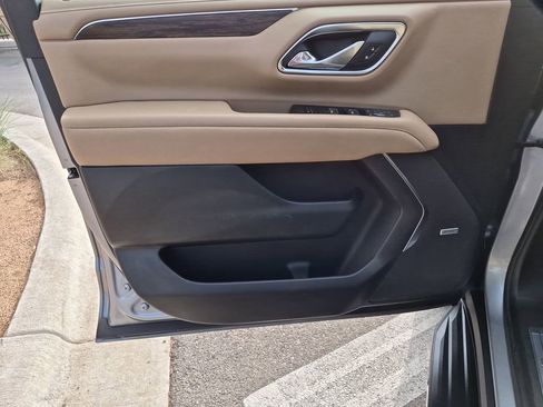 Used 2024 Chevrolet Suburban Premier RWD image 16