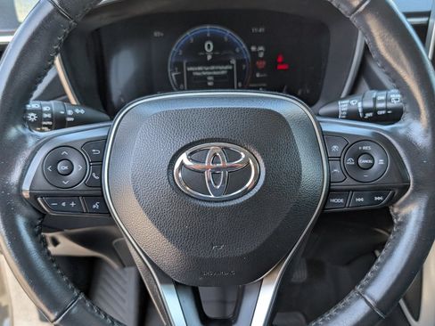 Used 2023 Toyota Corolla Cross XLE w/ Convenience Package FWD image 18