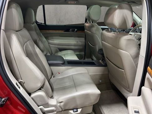 Used 2012 Lincoln MKT AWD image 20