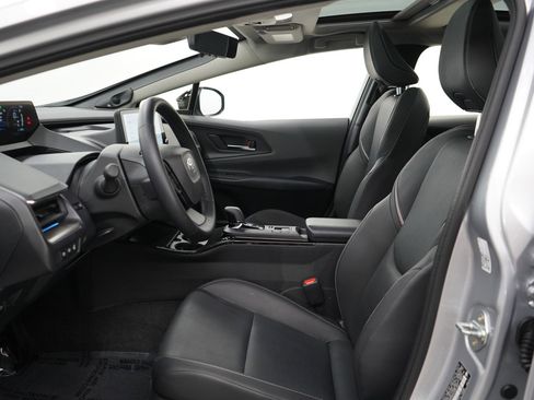 Used 2025 Toyota Prius Limited w/ Limited Premium Package image 17