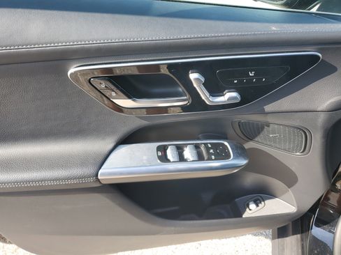 Used 2024 Mercedes-Benz GLC 300 w/ Winter Package image 22