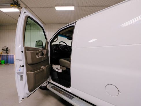 Used 2024 GMC Savana 2500 Work Van w/ Driver Convenience Package image 30