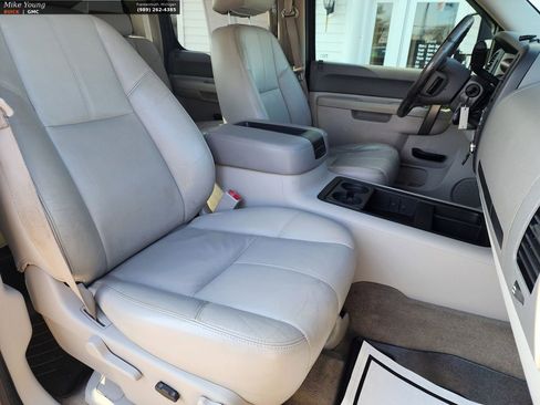 Used 2013 Chevrolet Silverado 2500 LT w/ Interior Plus Package image 24