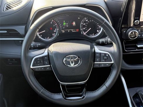 Certified 2024 Toyota Highlander XSE image 10