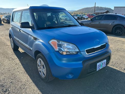 Used 2011 Kia Soul FWD image 2
