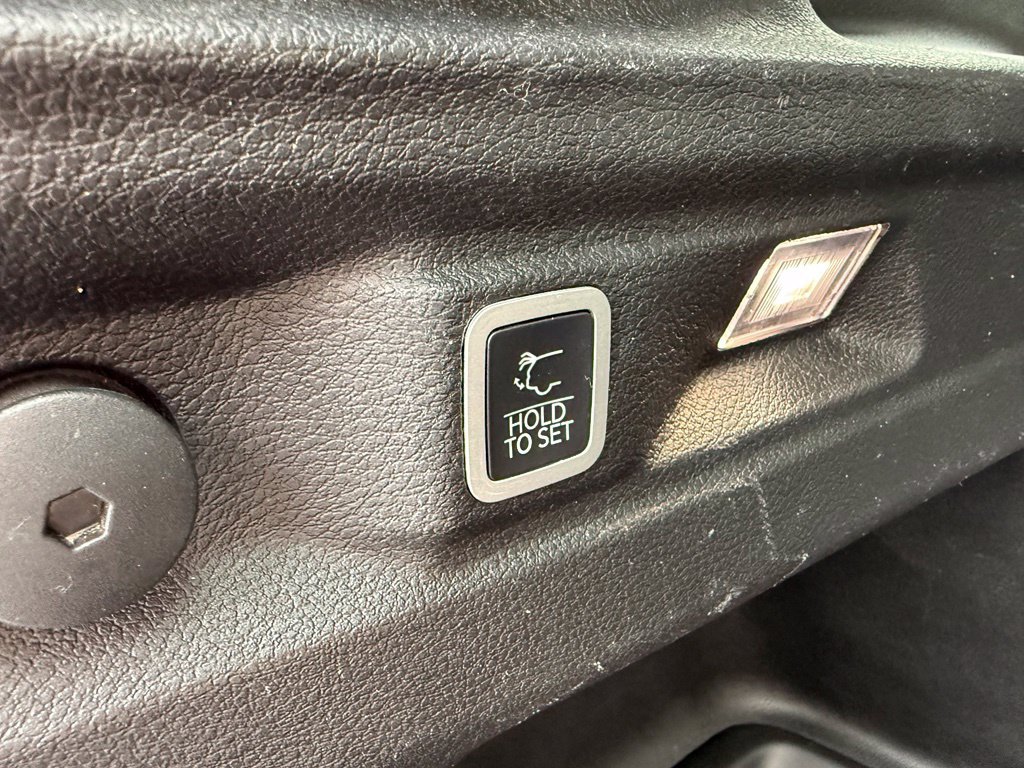 Used 2021 Jeep Grand Cherokee L Laredo w/ Luxury Tech Group I AWD/4WD image 32