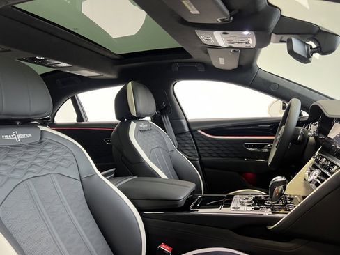 Used 2025 Bentley Flying Spur Plug-In Hybrid image 24