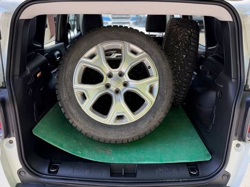 Used 2019 Jeep Renegade Limited AWD/4WD image 5
