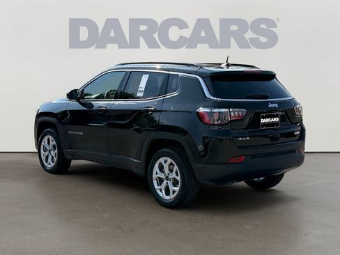 Used 2025 Jeep Compass Latitude w/ Sun & Sound Group AWD/4WD image 5