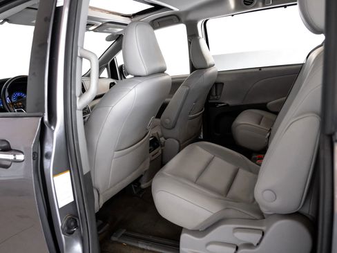 Used 2019 Toyota Sienna XLE w/ XLE Navigation Package image 34