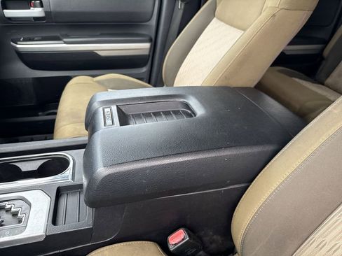 Used 2015 Toyota Tundra SR5 w/ SR5 Upgrade Package AWD/4WD image 25