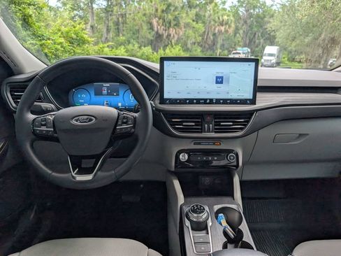 Used 2025 Ford Escape Platinum AWD/4WD image 11