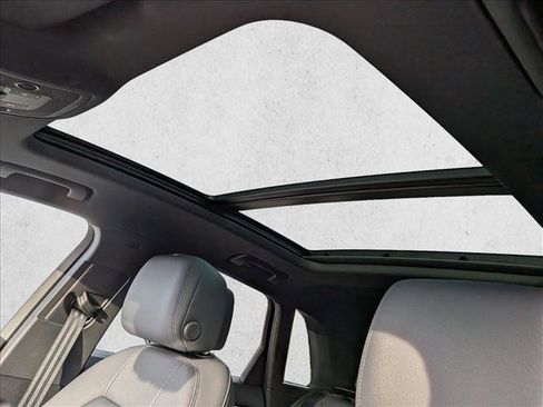 Certified 2025 Audi Q3 2.0T Premium Plus w/ Premium Plus Package image 17