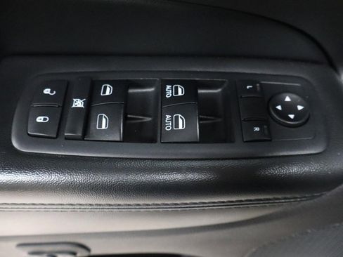 Used 2018 Jeep Grand Cherokee Limited AWD/4WD image 11