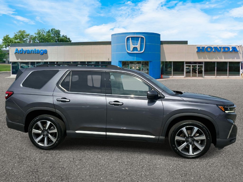 Used 2023 Honda Pilot Elite image 3