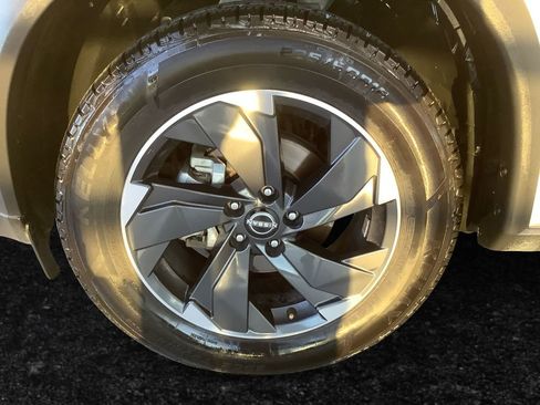 Used 2025 Nissan Rogue SV FWD image 26