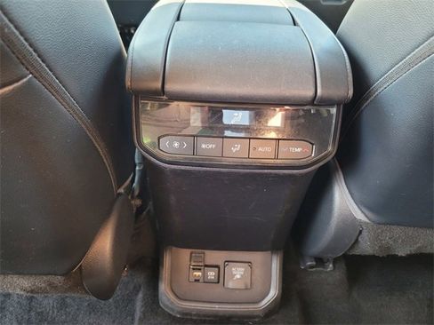Used 2021 Toyota Highlander Limited image 17