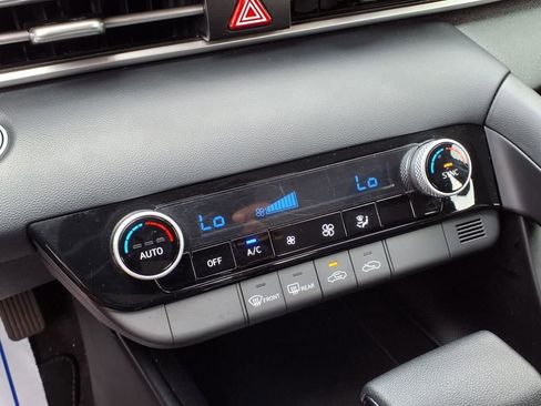 Used 2023 Hyundai Elantra SEL image 17