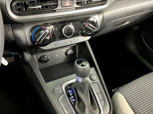 Used 2023 Hyundai Kona SE image 15