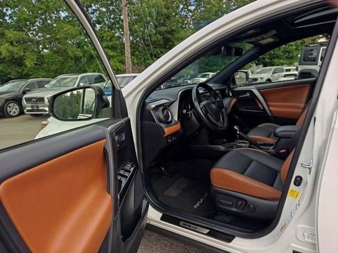 Used 2018 Toyota RAV4 SE w/ Power Extra Value Package AWD/4WD image 13