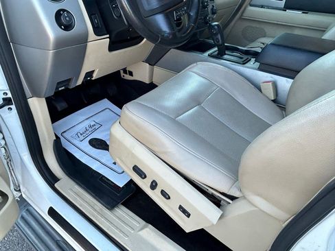 Used 2015 Ford Expedition EL XLT w/ Equipment Group 202A RWD image 10