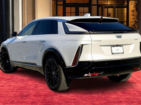 New 2025 Cadillac Lyriq Luxury image 4