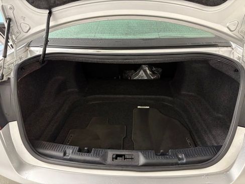 Used 2018 Ford Taurus Limited image 17