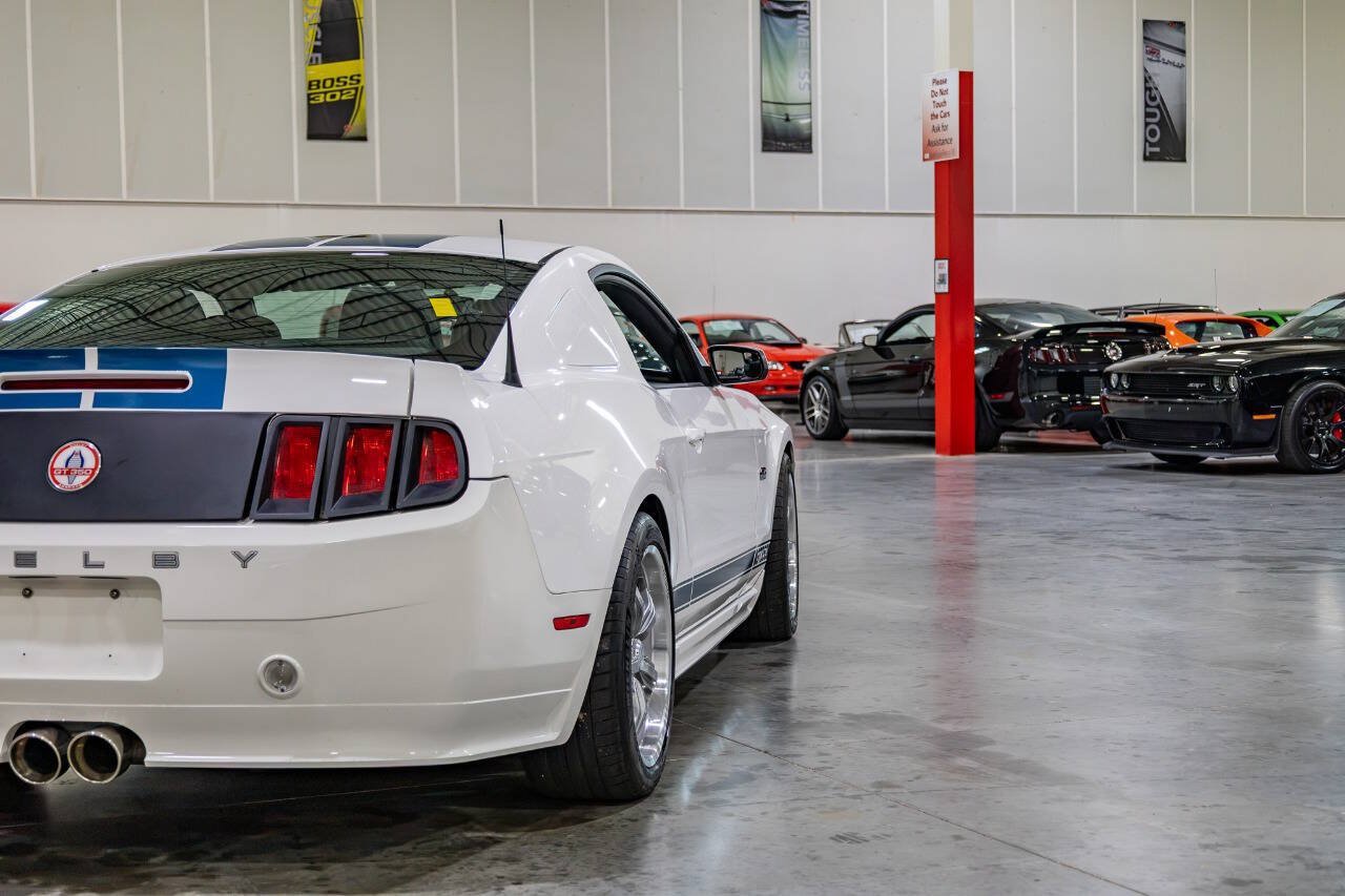 Used 2012 Ford Mustang GT Premium w/ HID Headlamps & Security Pkg RWD image 29