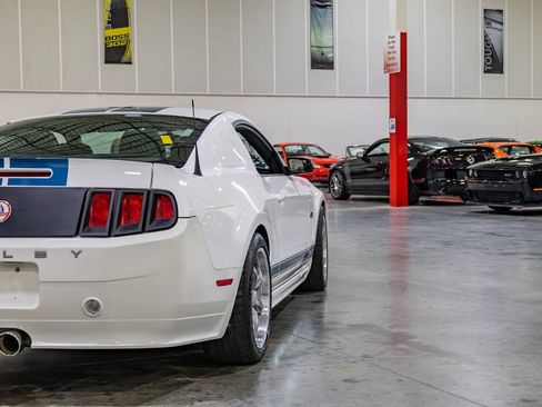 Used 2012 Ford Mustang GT Premium w/ HID Headlamps & Security Pkg RWD image 29
