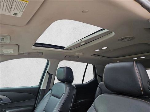 Used 2018 Chevrolet Traverse Premier w/ Driver Confidence II Package FWD image 16