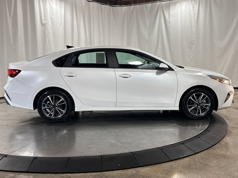 Certified 2022 Kia Forte LXS w/ LXS Technology Package FWD image 11