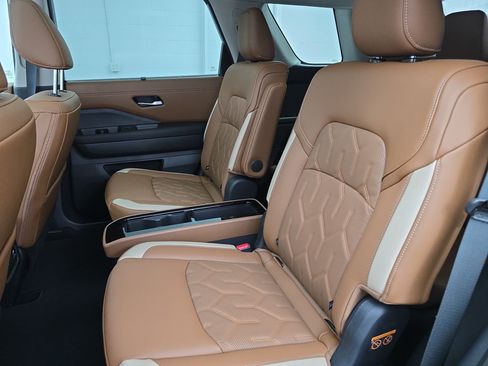 New 2026 Nissan Pathfinder Platinum image 15