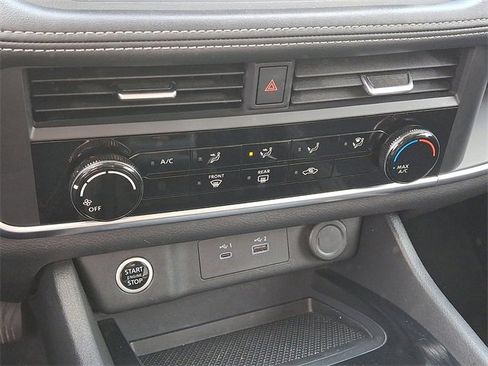 Used 2023 Nissan Rogue S image 18