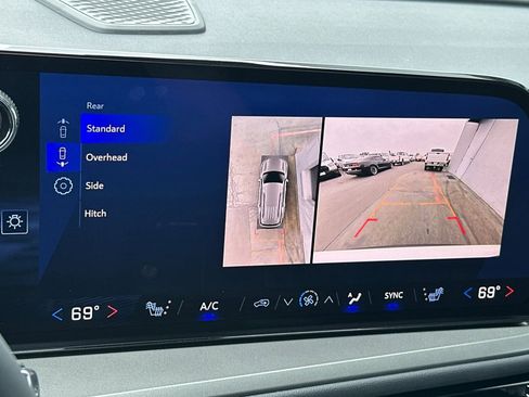 New 2025 Chevrolet Traverse LT w/ Enhanced Driving Package image 24