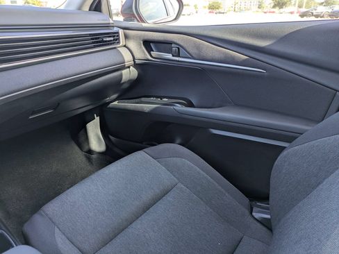 Used 2025 Toyota Camry LE FWD image 17