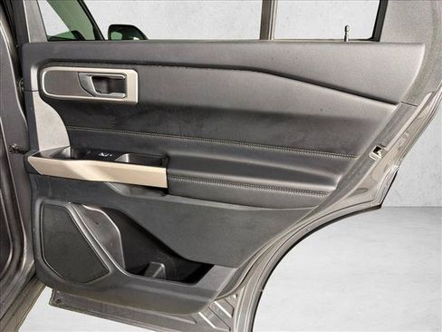 Used 2023 Ford Explorer XLT RWD image 16
