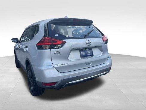 Used 2017 Nissan Rogue S FWD image 5