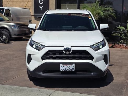 Used 2023 Toyota RAV4 LE AWD/4WD image 4