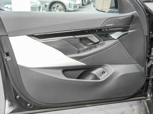 Used 2025 BMW 530i 530i w/ Premium Package image 22