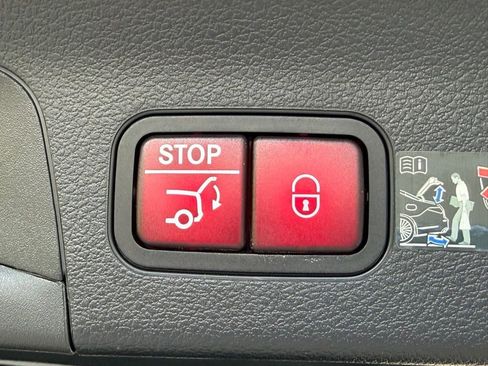 Used 2025 Mercedes-Benz GLS 450 4MATIC image 35