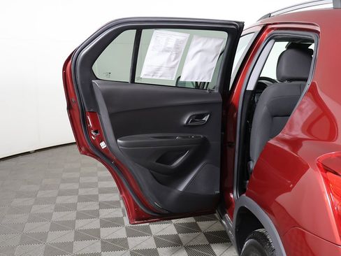 Used 2020 Chevrolet Trax LT image 17