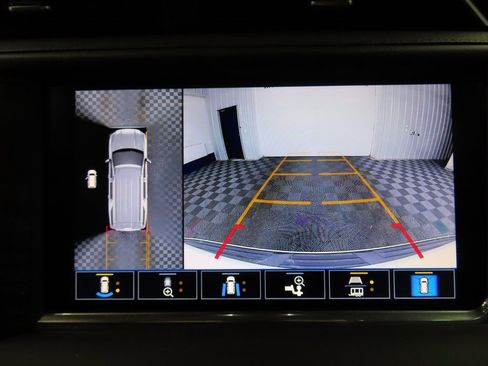 Used 2021 GMC Yukon XL Denali w/ Denali Premium Package image 12