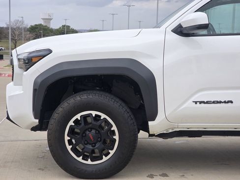 Used 2024 Toyota Tacoma TRD Off-Road AWD/4WD image 5